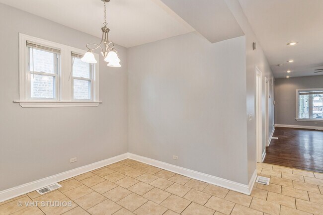 Building Photo - 1028 N Karlov Ave