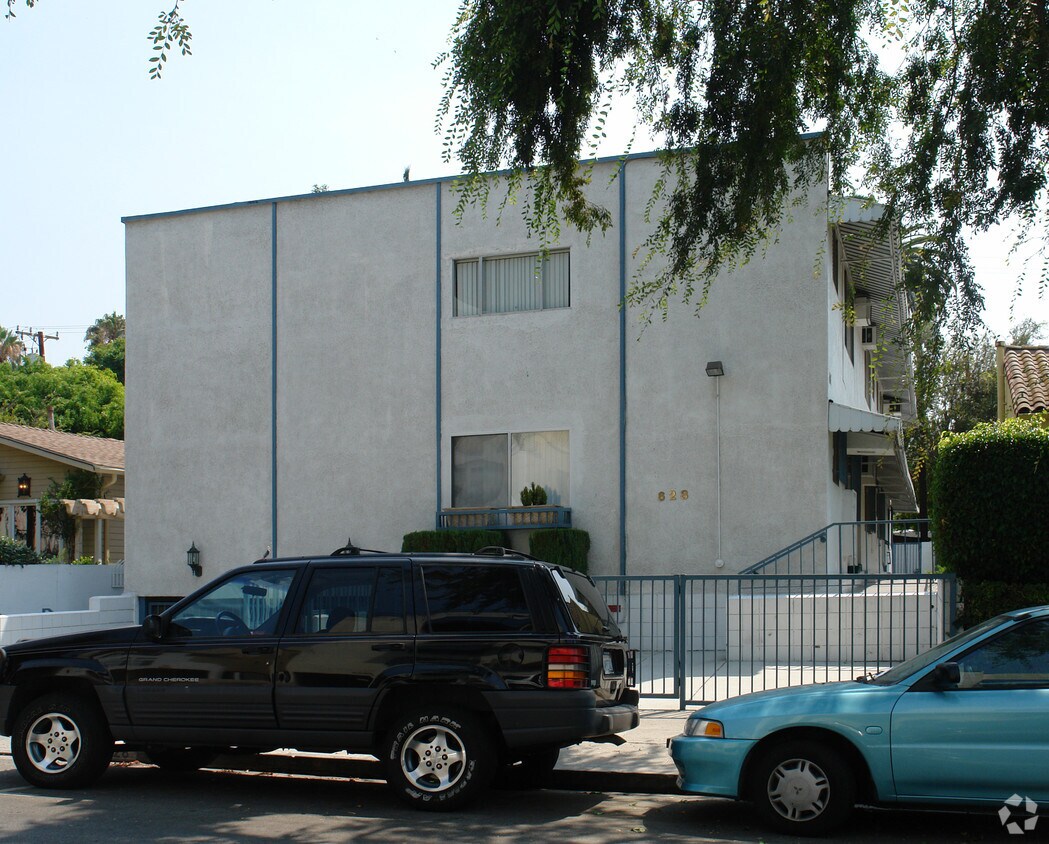 Building Photo - 628 Huntley Dr