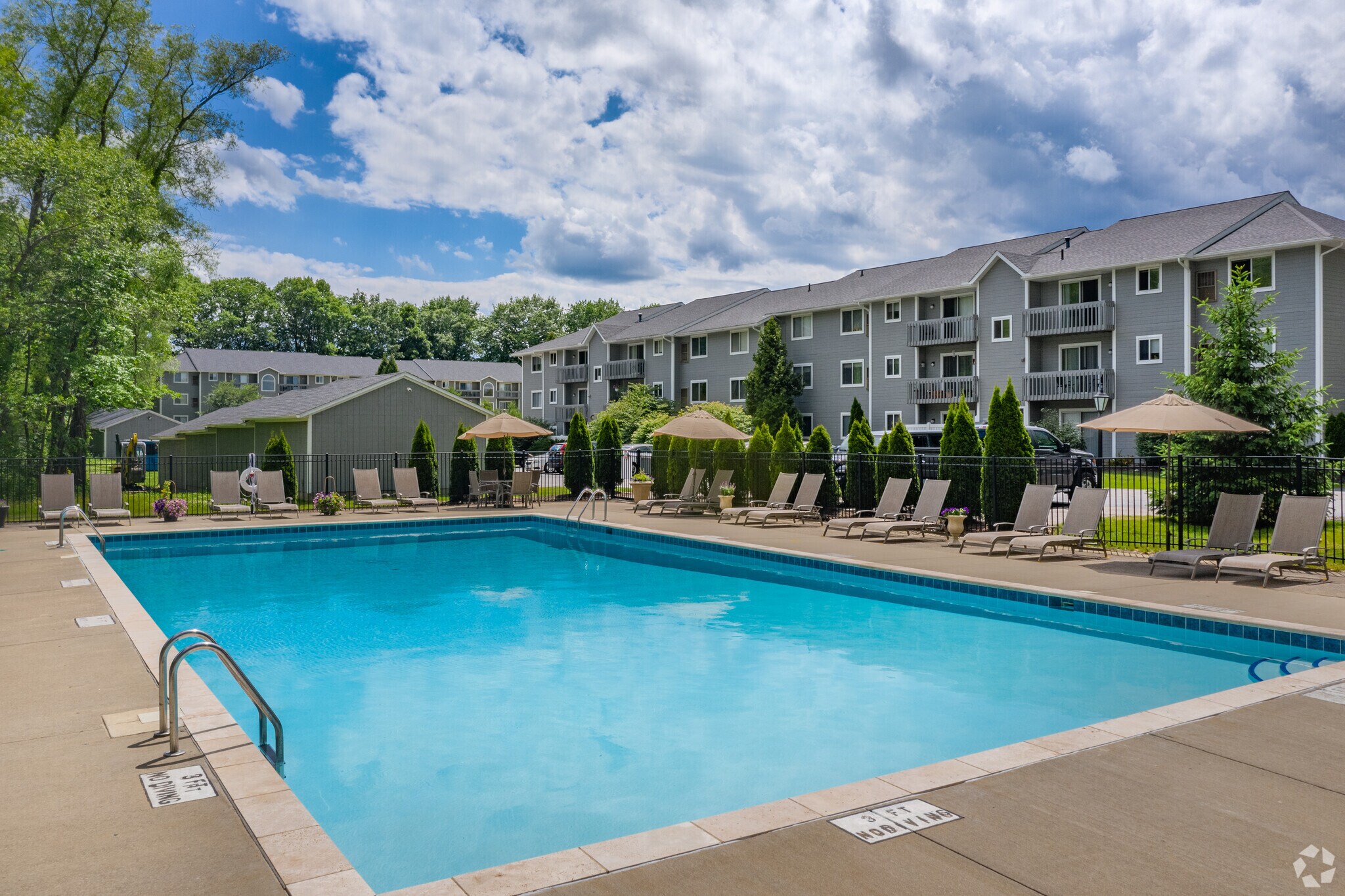 Portage Pointe Apartments – photo 4