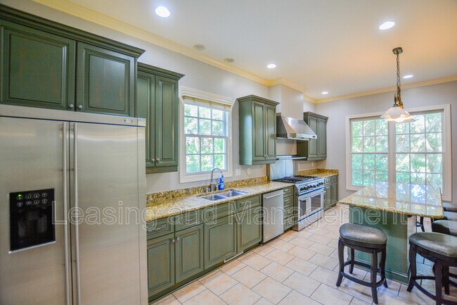 Foto del edificio - 1666 Back Creek Rd