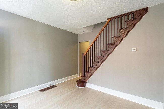 Building Photo - 1905 Waterloo St