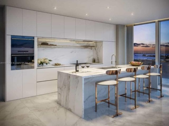 Foto principal - 5775 Collins Ave