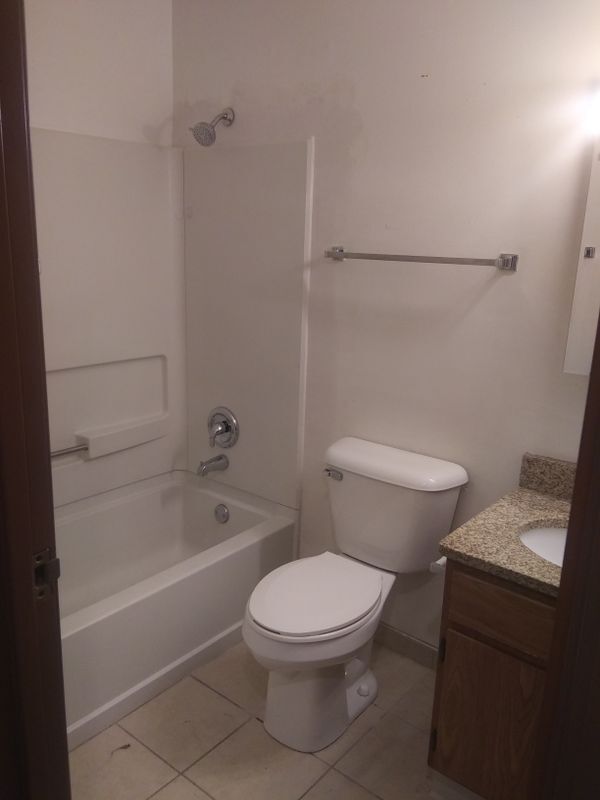 Foto del edificio - 755 Inland Cir