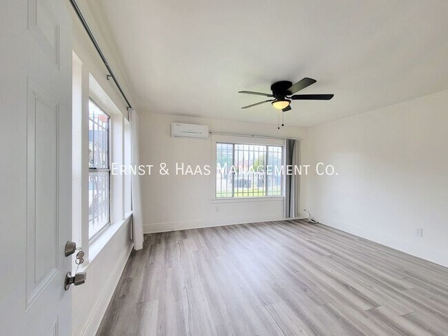 Foto del edificio - Charming 1+ Bedroom California Bungalow home!