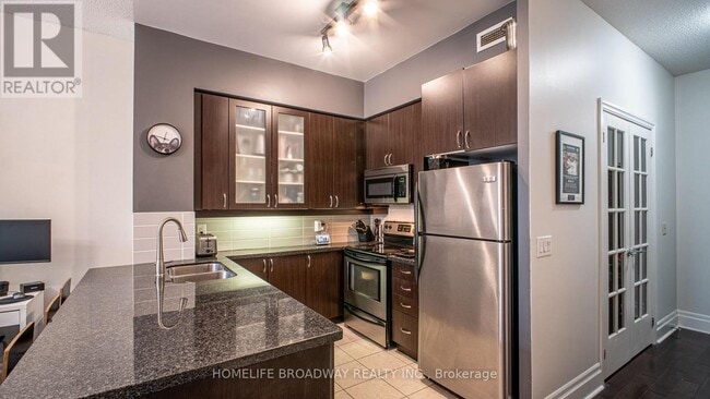 Photo du bâtiment - 1 Upper Duke Crescent