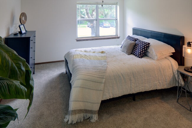 Building Photo - Sauk Creek