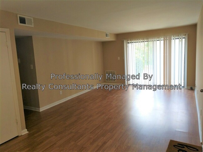 Foto del edificio - 2618 Randleman Rd