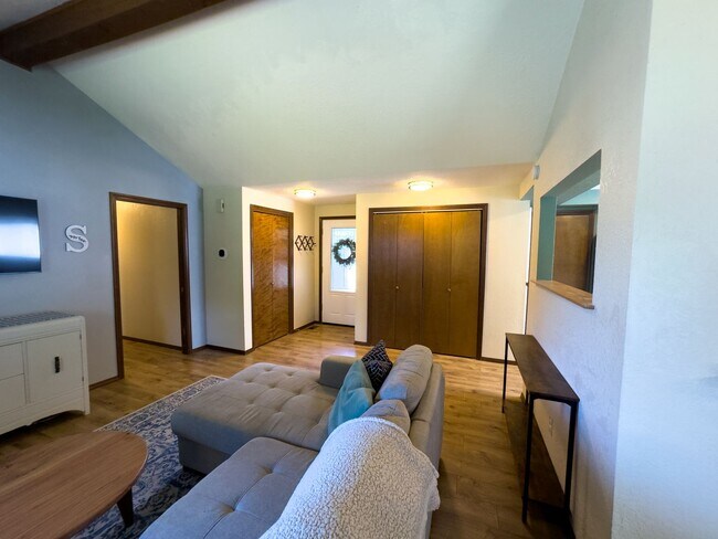 Building Photo - South Salem 3 bed, 2 bath home with yard i...