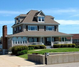 Building Photo - 2653 Ocean Front Walk
