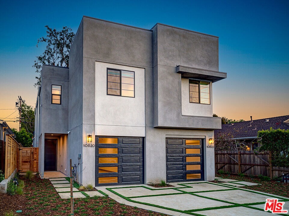 Primary Photo - 10620 Ayres Ave