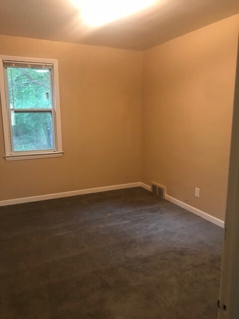 Building Photo - Upgraded Westside Bungalow Section 8 Accepted