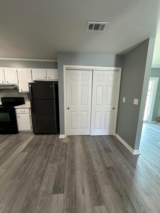 Foto del edificio - 4312 Wild Rose Dr