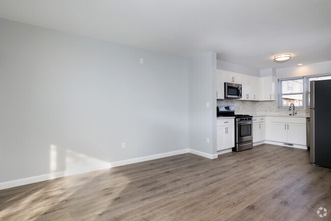 3BR, 1.5BA - 2,000SF - Dining Room - 23 Prince Street Apartments
