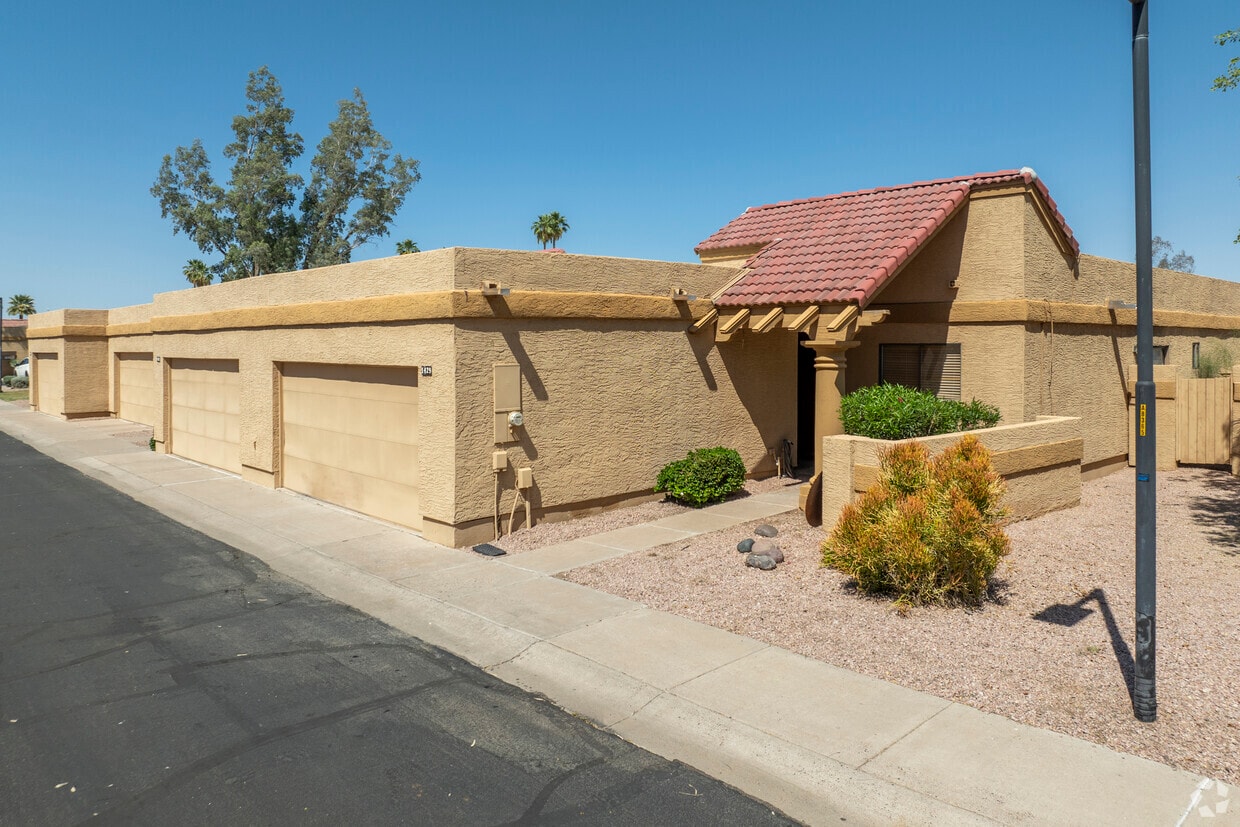 Primary Photo - River Run Townhomes