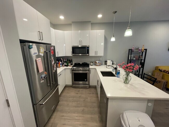 Building Photo - 610 Rutherford Ave