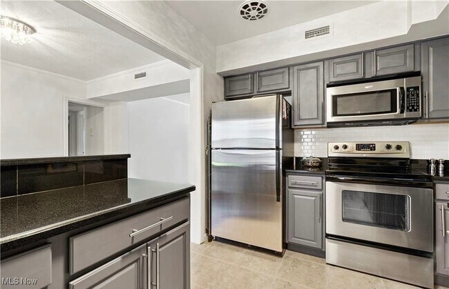 Building Photo - 15925 Van Aken Blvd