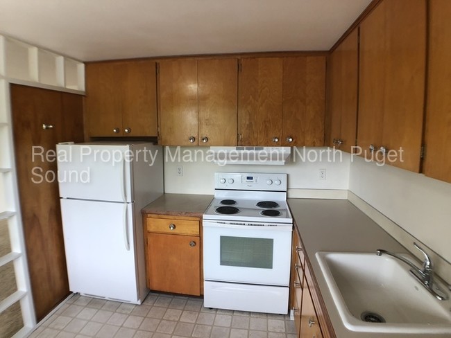 Building Photo - Multi-Unit in a perfect location of Lynwood