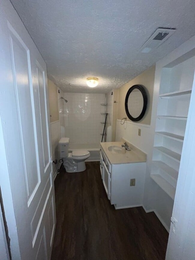 Foto del edificio - 704 Watkins St