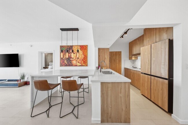 Foto del edificio - 3020 NE 32nd Ave