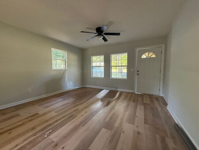 Building Photo - 3 Bedroom/1 Bath home for rent in Norwood