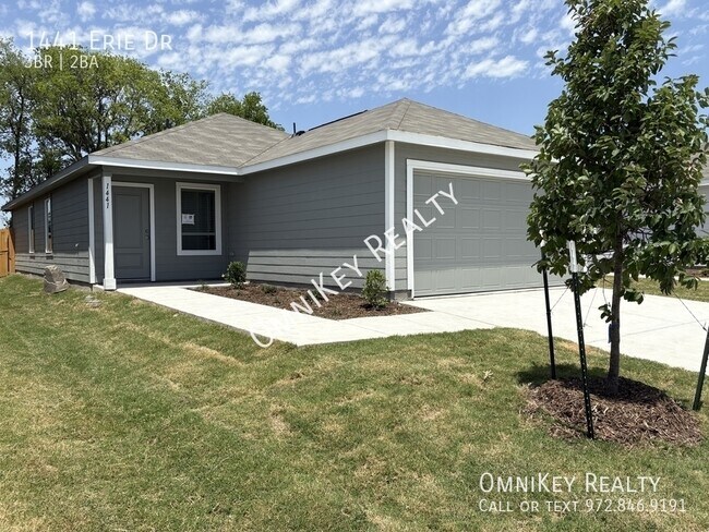 Building Photo - 1441 Erie Dr