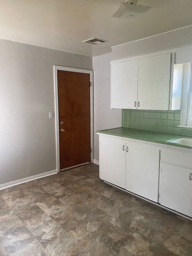 Foto del edificio - 2225 S Osage Ave