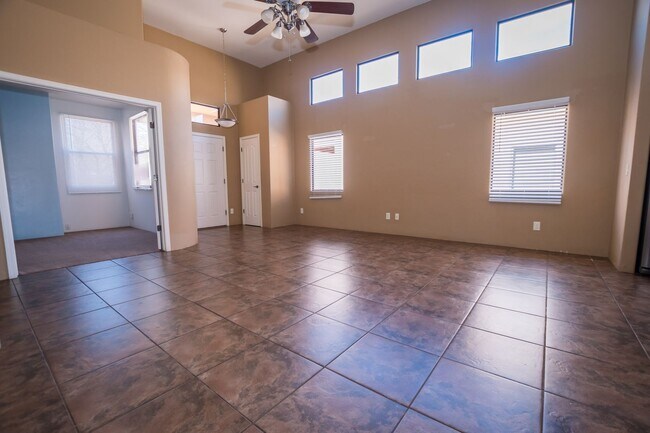 Foto del edificio - 3 Bedroom, 2 Bath Sante Fe, 2 Car Garage, ...