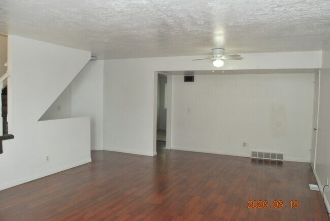 Building Photo - 2954 S 625 W