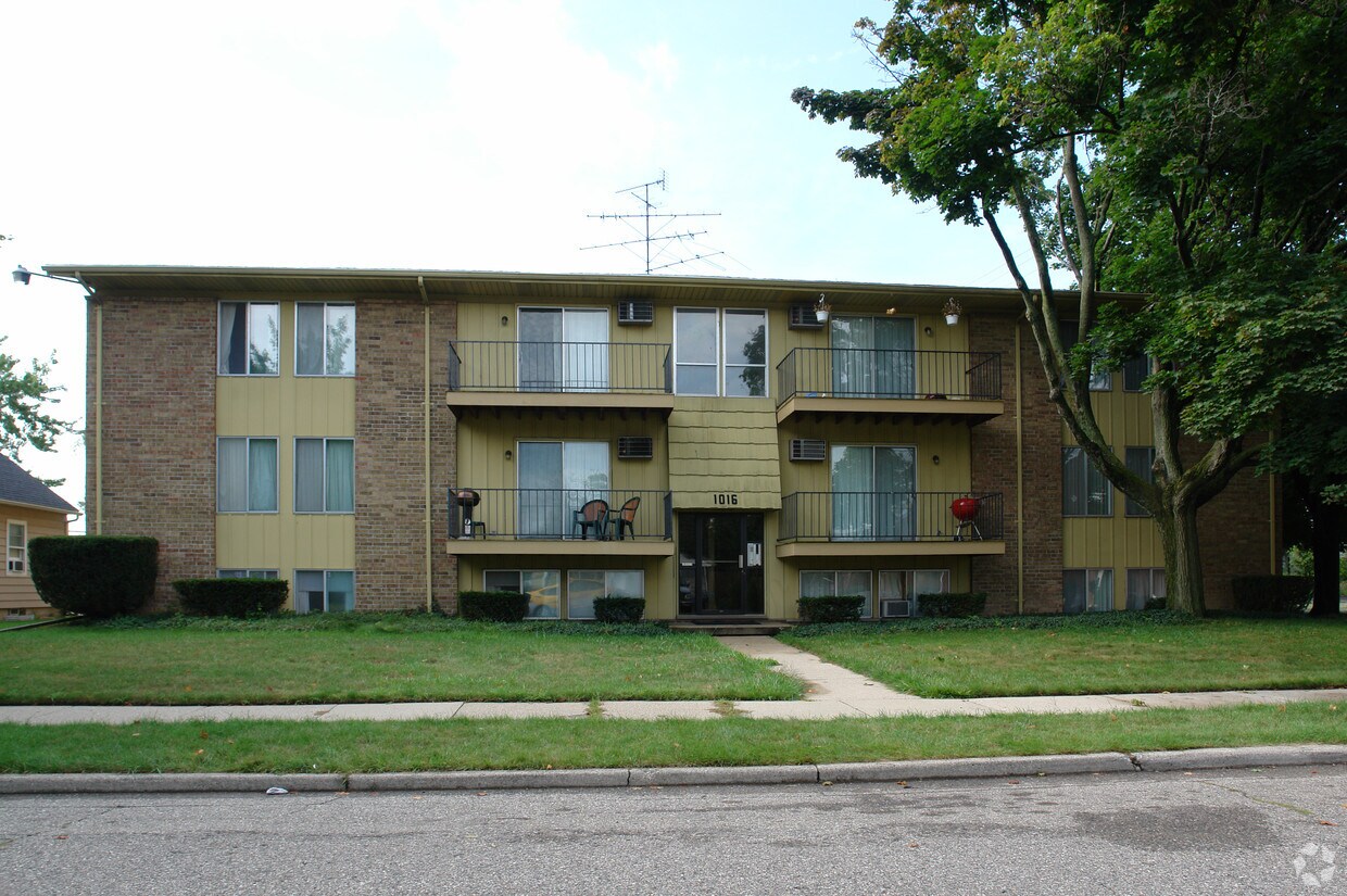 Primary Photo - 1016 E Greenlawn St