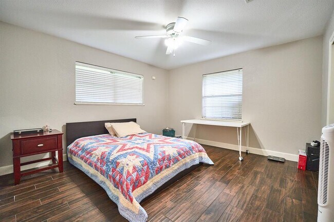 Foto del edificio - 5506 Dumfries Dr