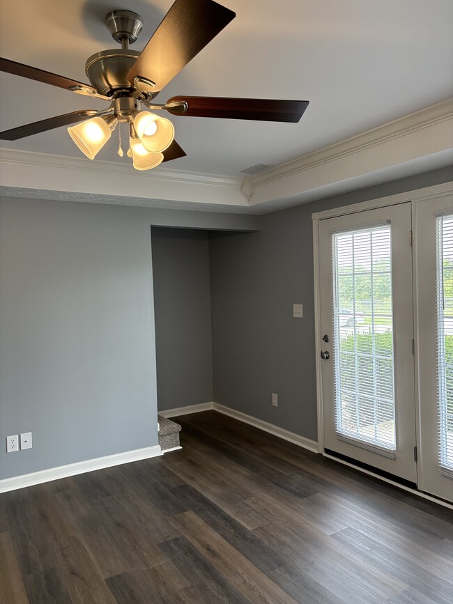 Building Photo - 114 Seven Oaks Dr