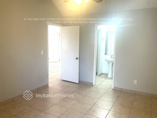 Building Photo - 2142 W Monona Dr