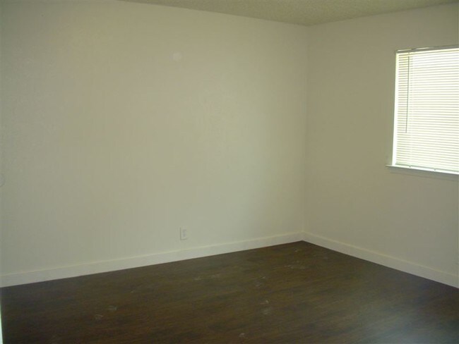 Building Photo - 305 Avenue G
