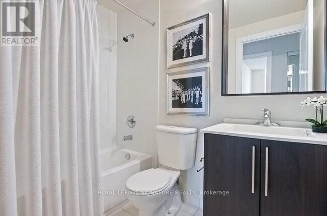 Photo du bâtiment - 105 Harrison Garden Blvd