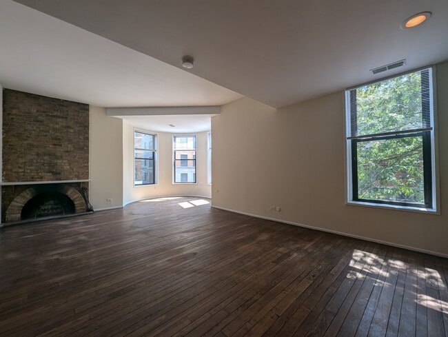 Building Photo - 2900 N Broadway