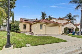 Building Photo - 218 Fallbrook Pl