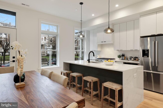 Foto del edificio - 721 Kenyon St NW
