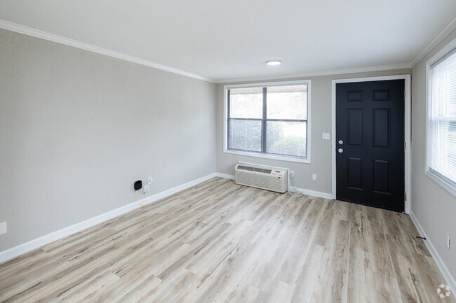 1BD, 1BA - 634SF - Living Room - Poplar Ridge Apartments