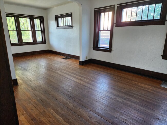 Foto del edificio - 1306 Villa Ave