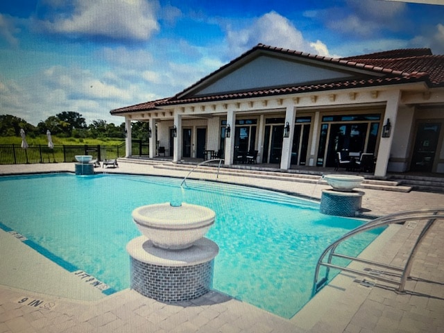 Building Photo - 20 Del Palma Dr