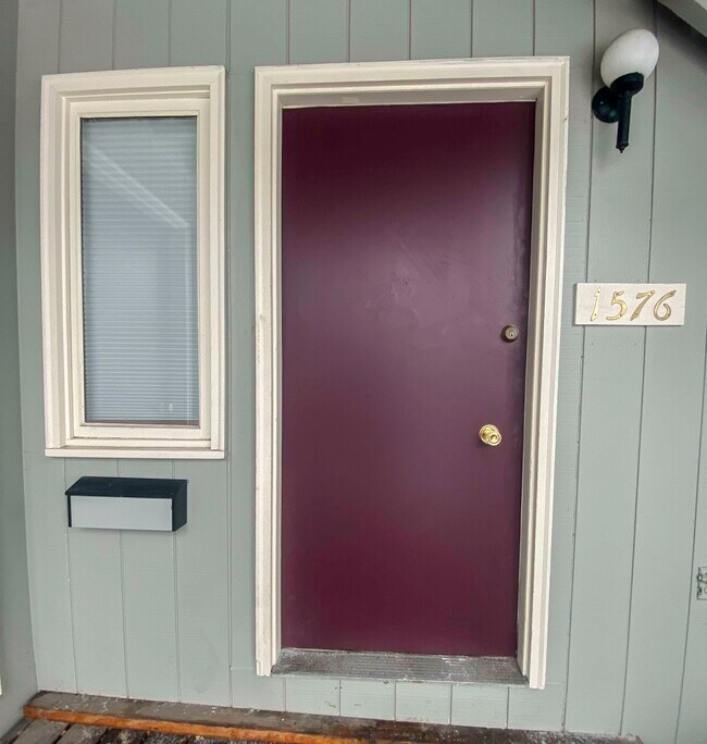 Entrance - 1576 E St
