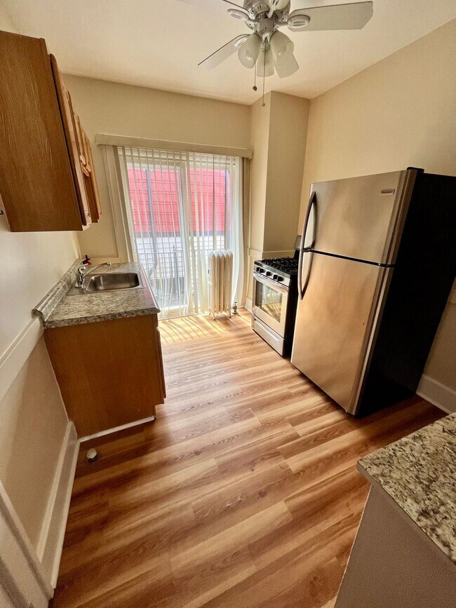 Foto del edificio - 1451 Hertel Ave