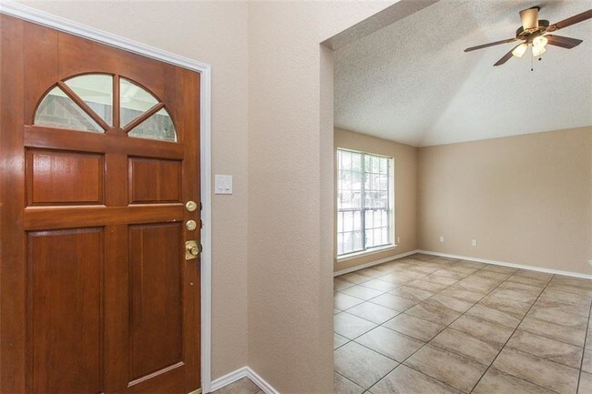 Foto del edificio - 3905 Drakestone Ave