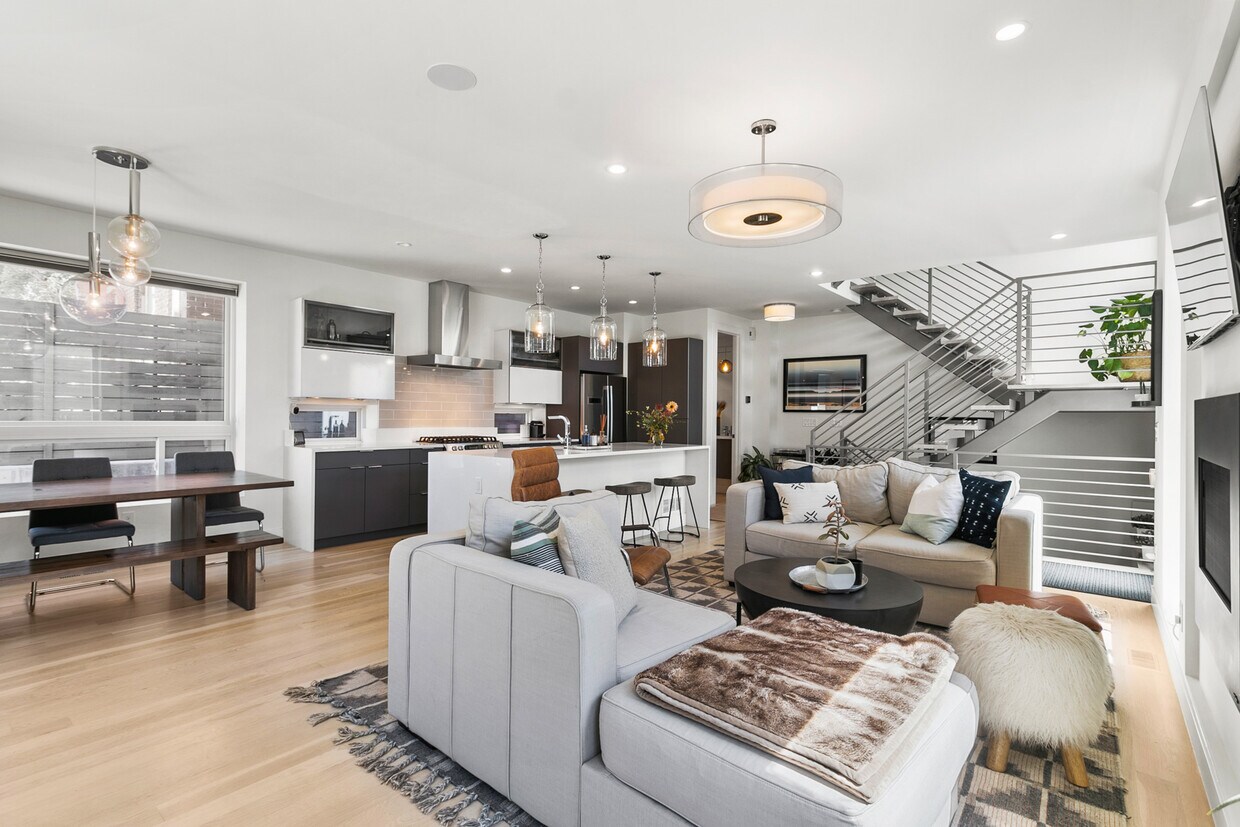 Beautiful Open Floor Plan - 3347 Navajo St