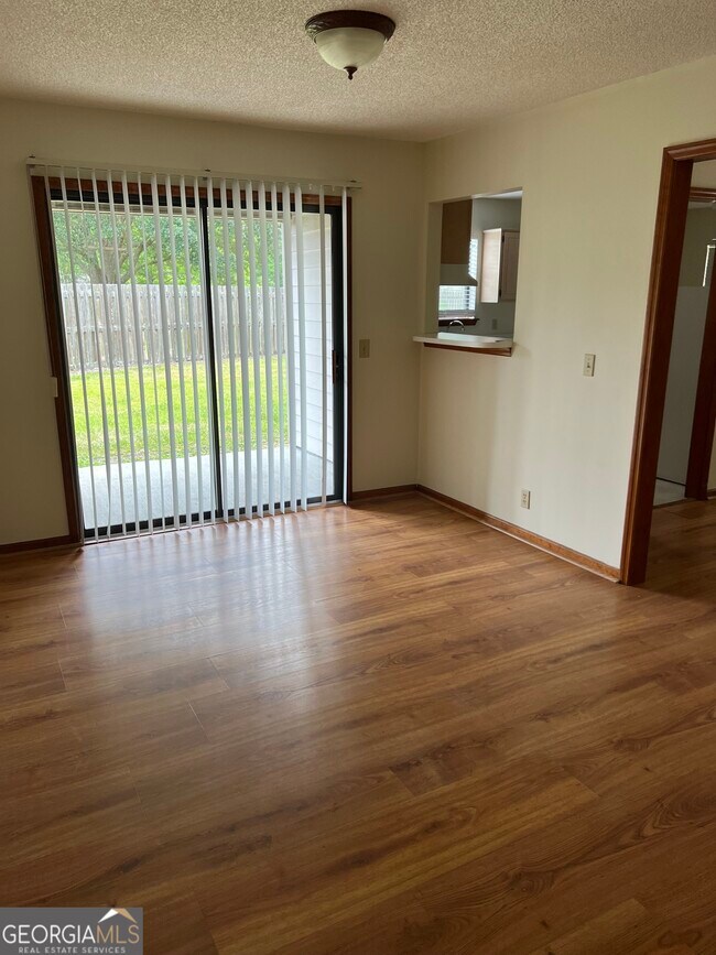 Foto del edificio - 511 Moeckel Ln