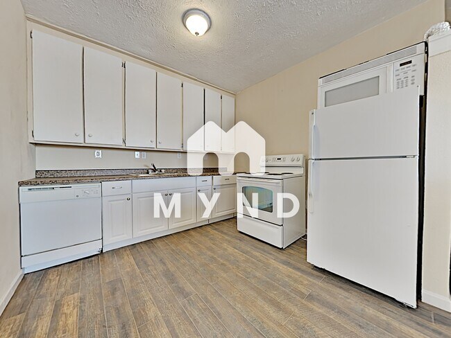 Foto del edificio - 496 N Main St Unit A