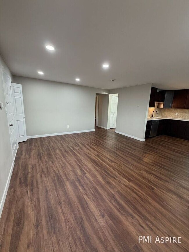 Building Photo - Spacious 1st Floor, 2 Bed, 1 Bath in Lakewood near Hwy 6! NEW MOVE IN SPECIAL!