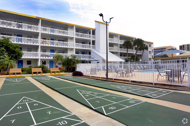 Courtyard 1st Building - Gull Harbor