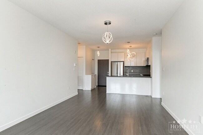 Photo du bâtiment - 15168-15133 33 Ave