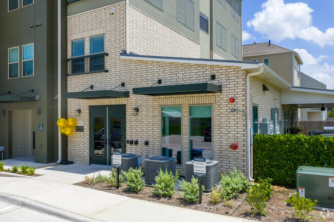 Entrance - Knoll Street Crossing - 55+ Living